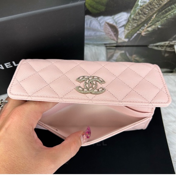 🔥RARE PRISTINE CHANEL•Caviar Quilted CRYSTAL CC Wallet. So Beautiful!!🔥💕 - Picture 7 of 12